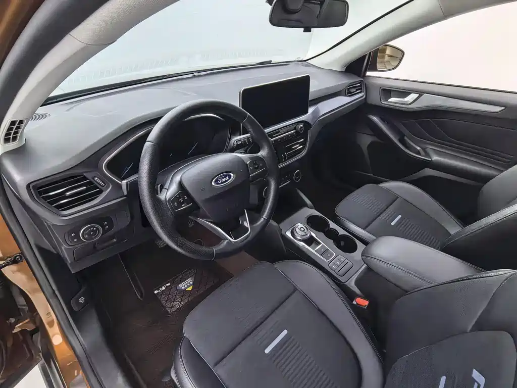 Ford Focus Active 2020 — фото 20