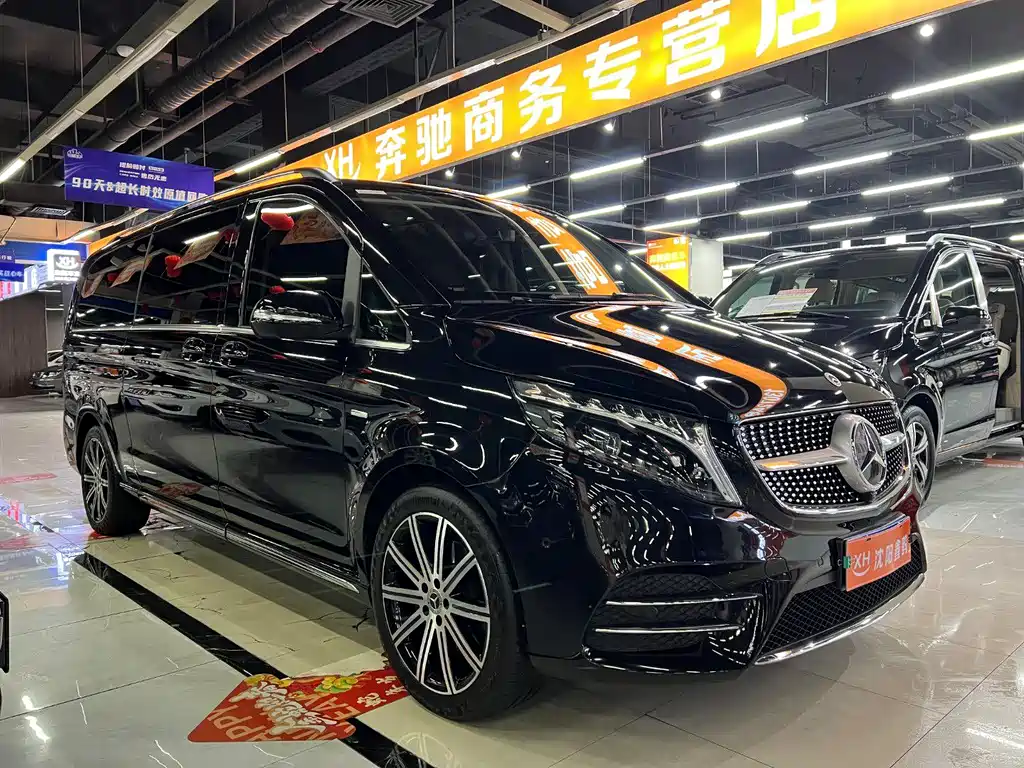 Mercedes-Benz V-Class 2023 — фото 1