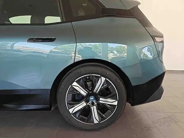 BMW iX 2025
