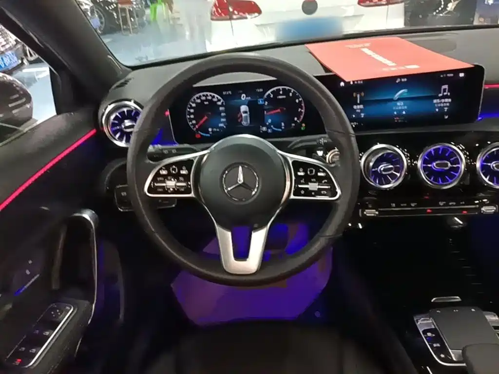 Mercedes-Benz A-Class 2019 — фото 11