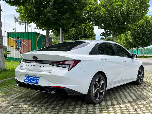 Hyundai Elantra 2022