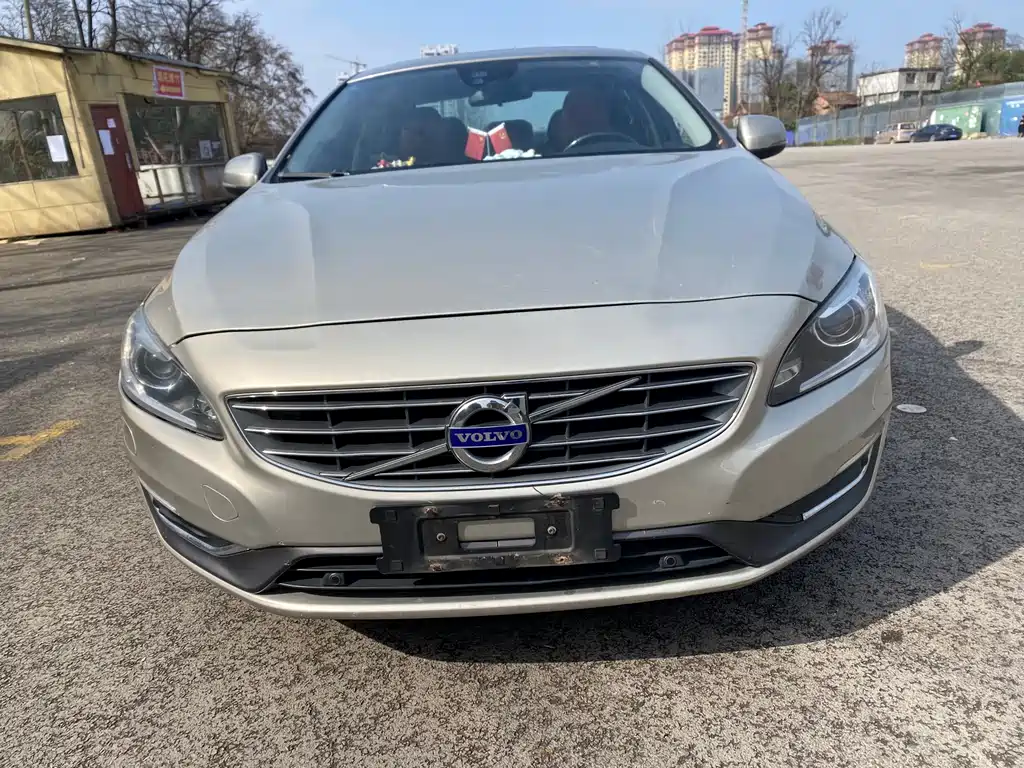 Volvo S60 2015 — фото 2