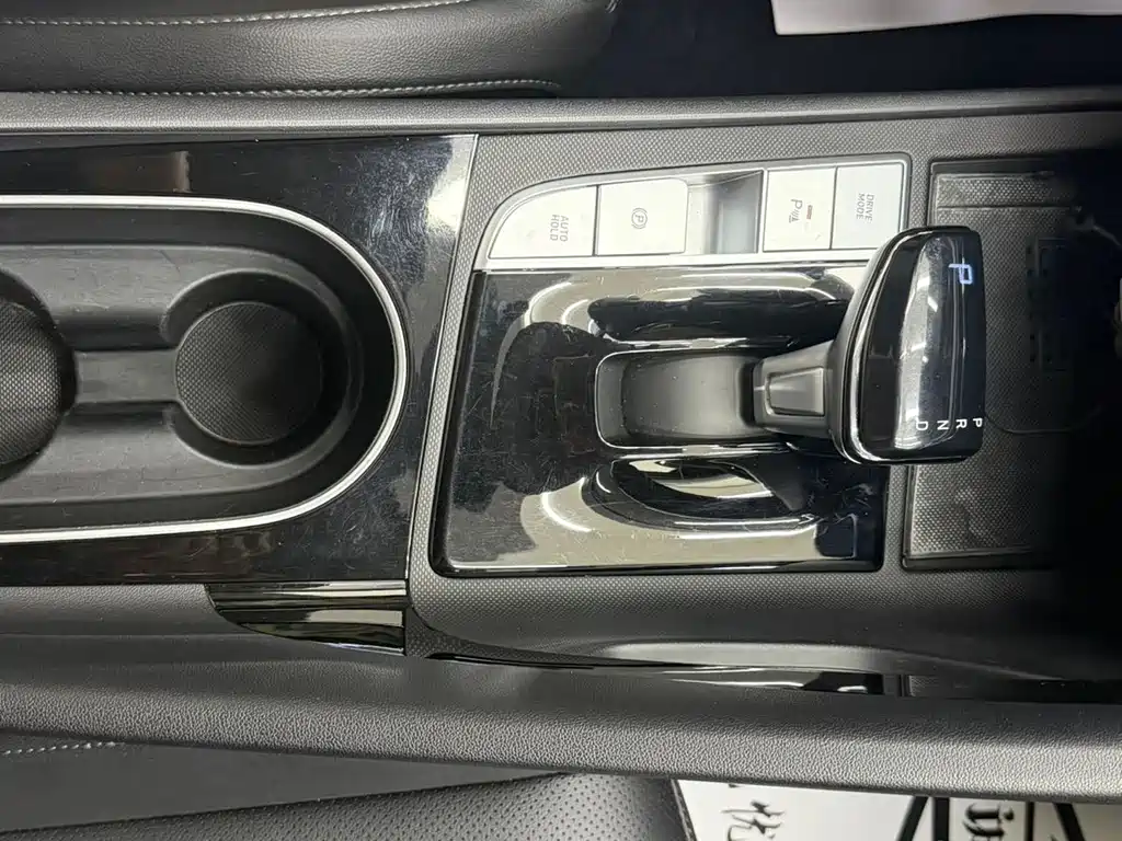 Hyundai Elantra 2023 — фото 15