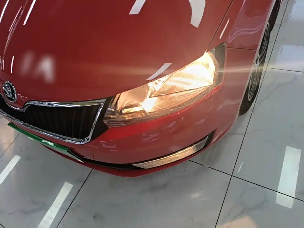 Skoda Rapid Spaceback 2014 — фото 24