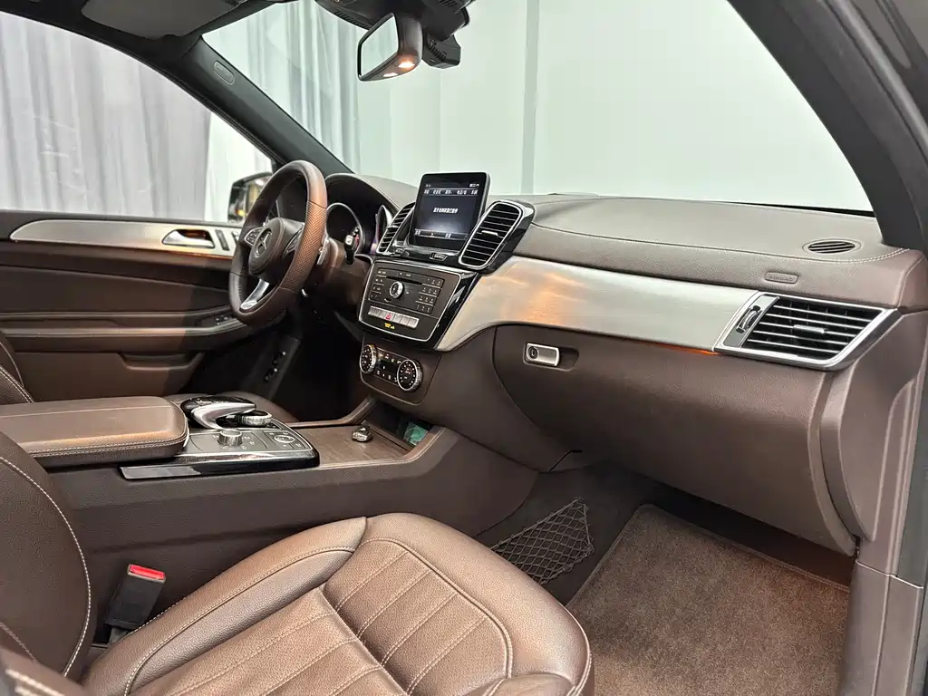 Mercedes-Benz GLS 2017 — фото 37
