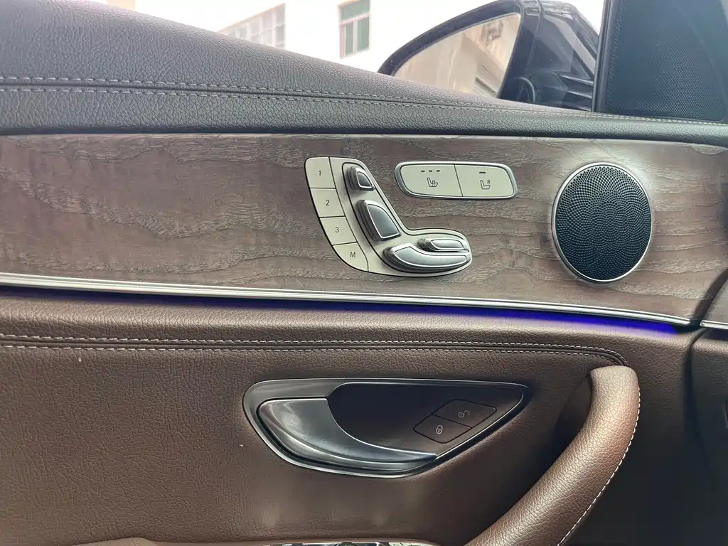 Mercedes-Benz E-Class 2020 — фото 16