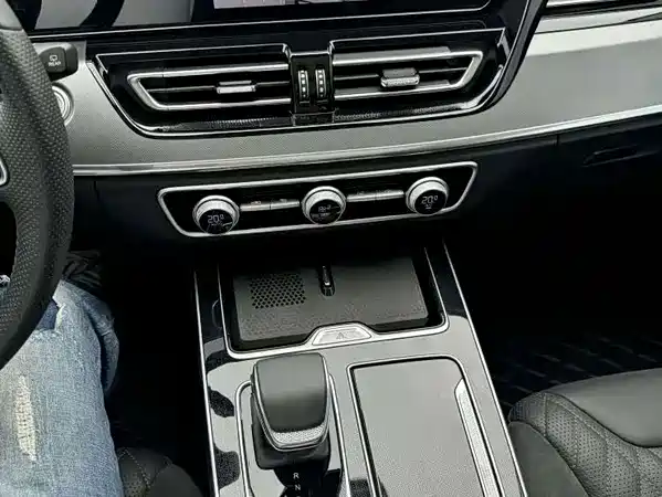 Hongqi HS5 2023