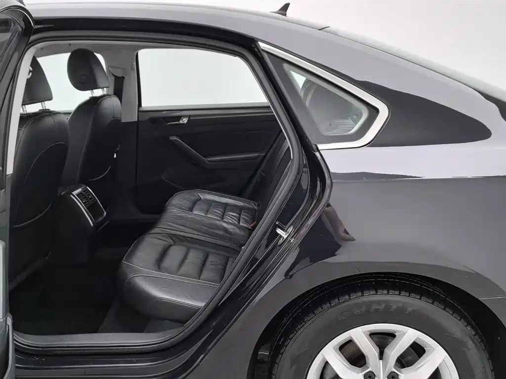 Volkswagen Passat 2017 — фото 15