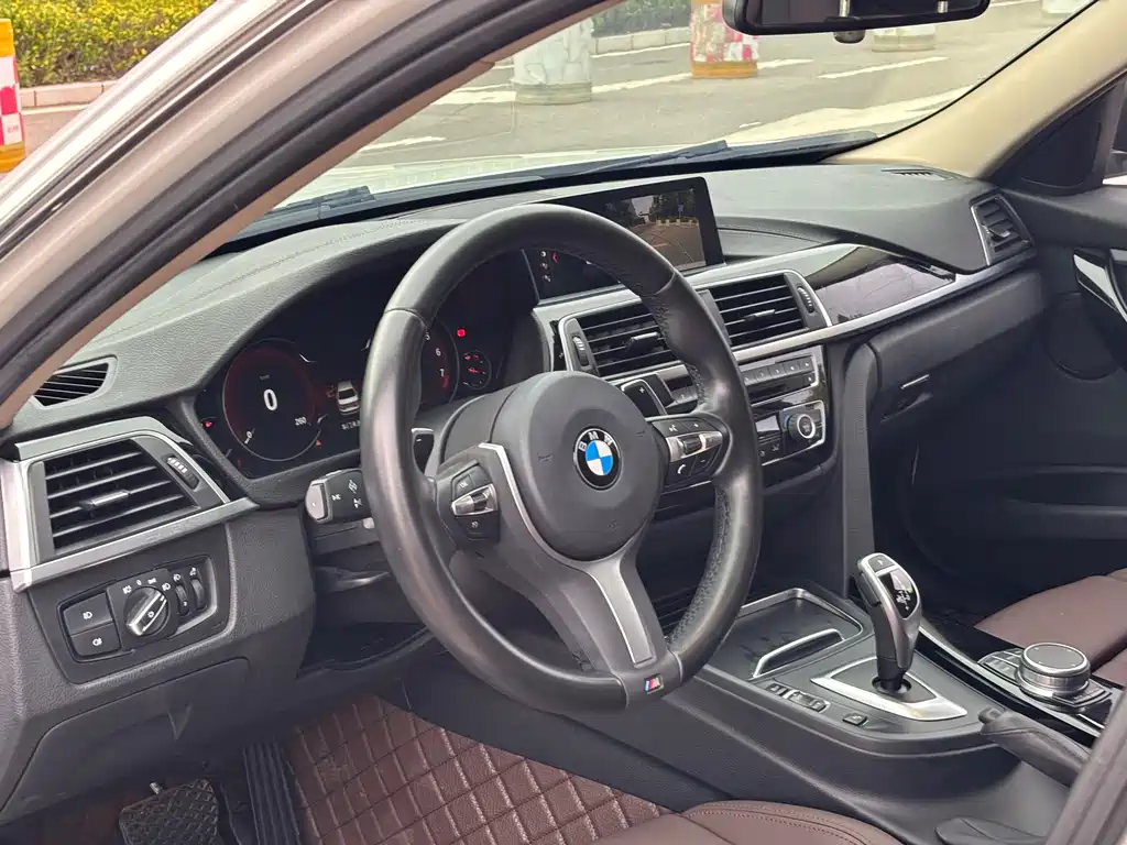 BMW 3 Series 2019 — фото 12