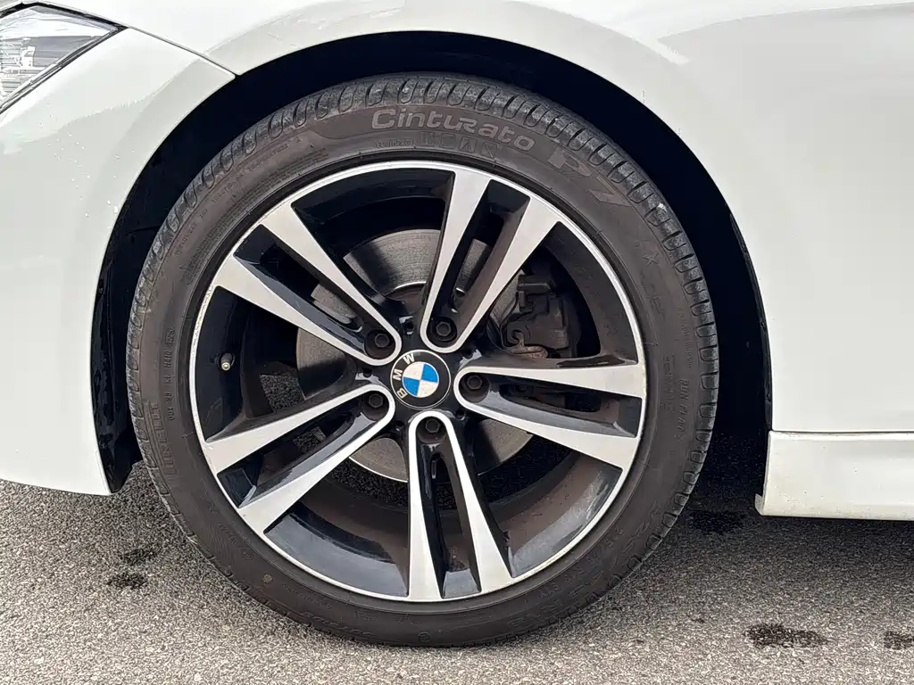 BMW 3 Series 2019 — фото 26