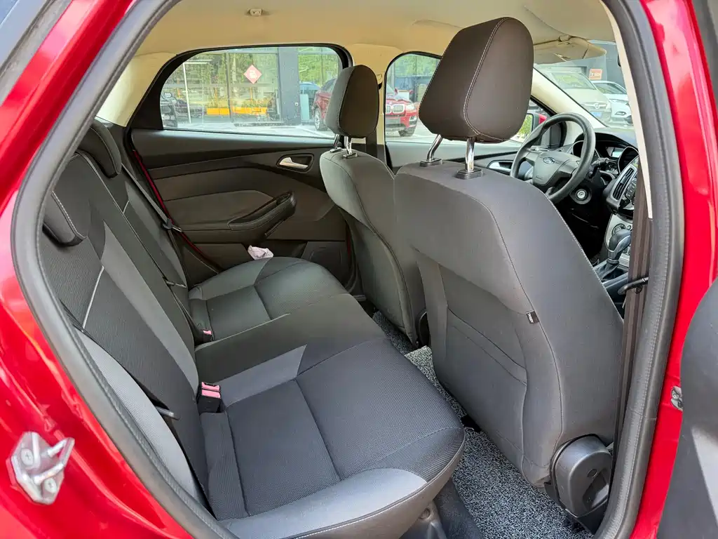 Ford Focus 2014 — фото 14