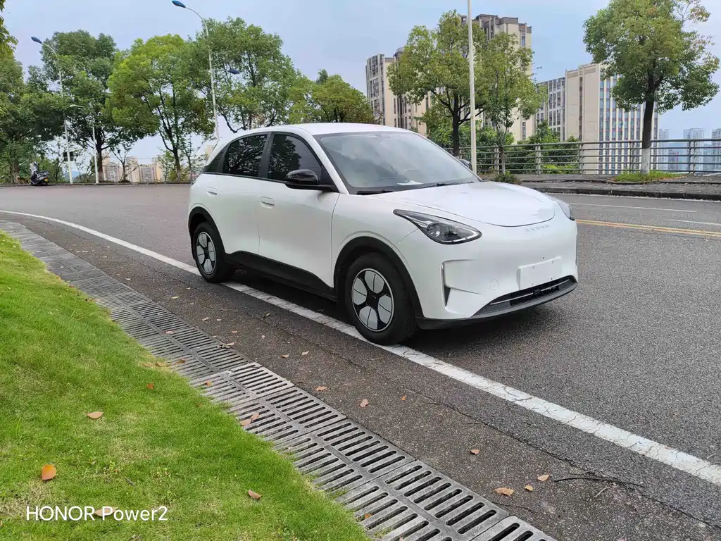 Geely Galaxy Starwish 2025 — фото 3
