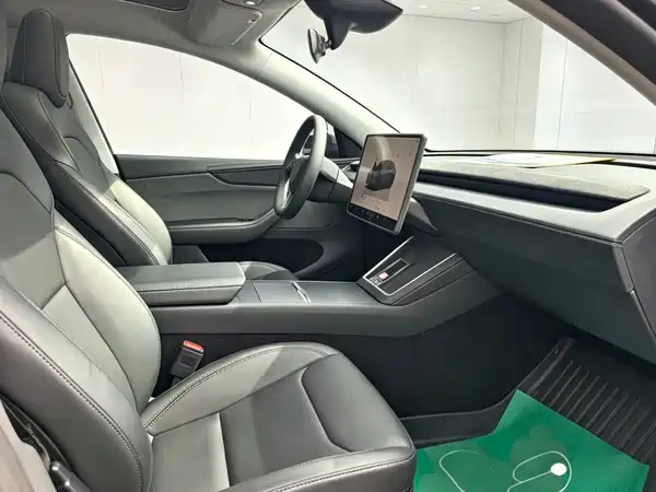 Tesla Model Y 2025