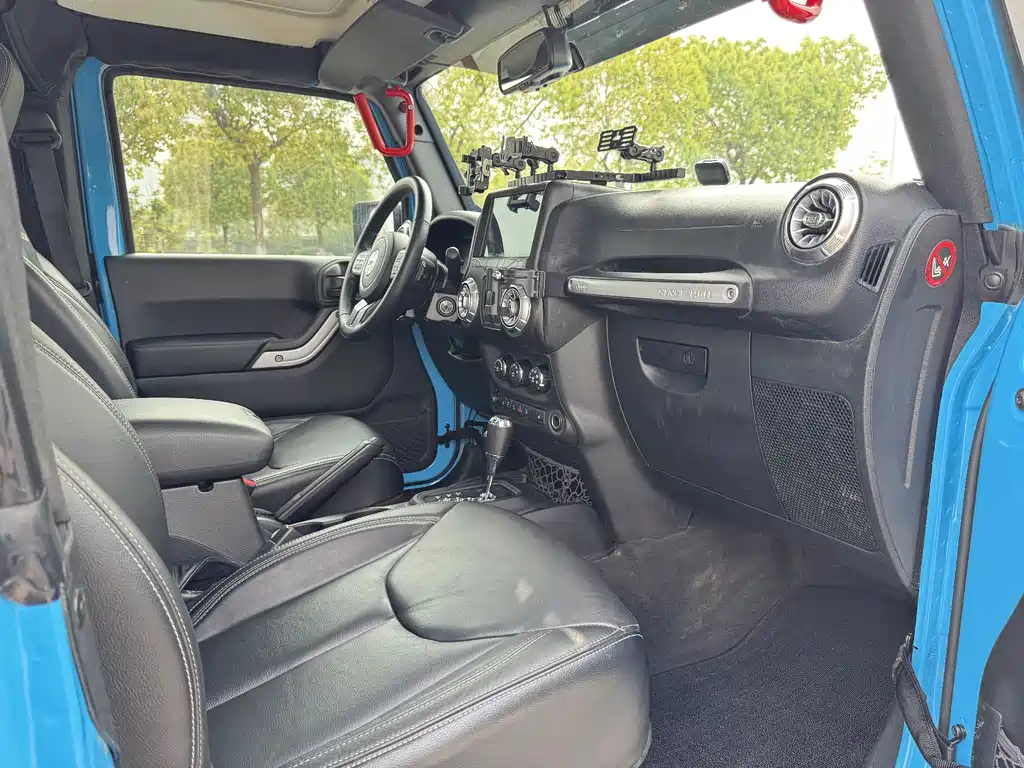 Jeep Wrangler 2019 — фото 9