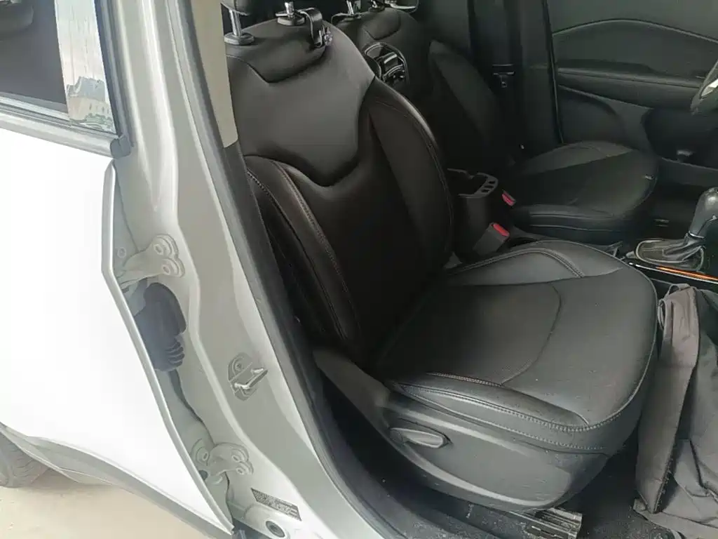 Jeep Compass 2020 — фото 25