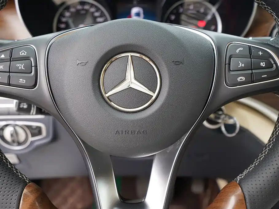 Mercedes-Benz V-Class 2023 — фото 8