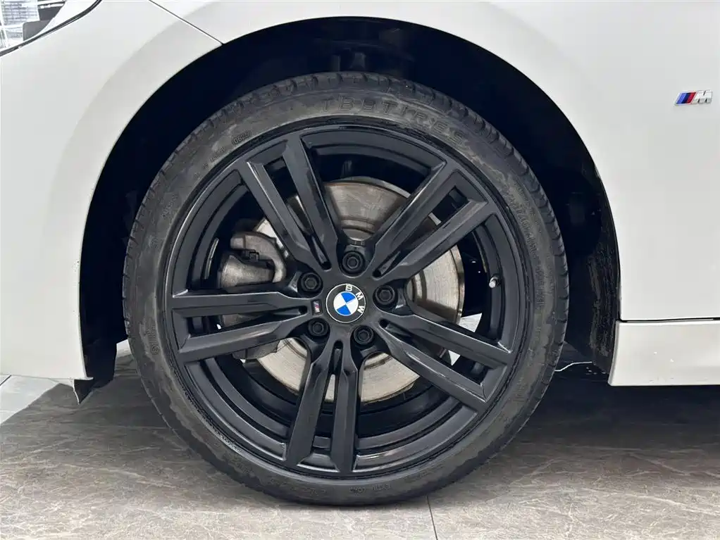 BMW 1 Series 2022 — фото 19