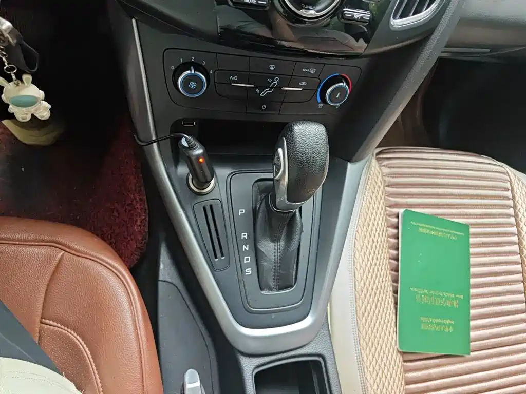Ford Focus 2015 — фото 15
