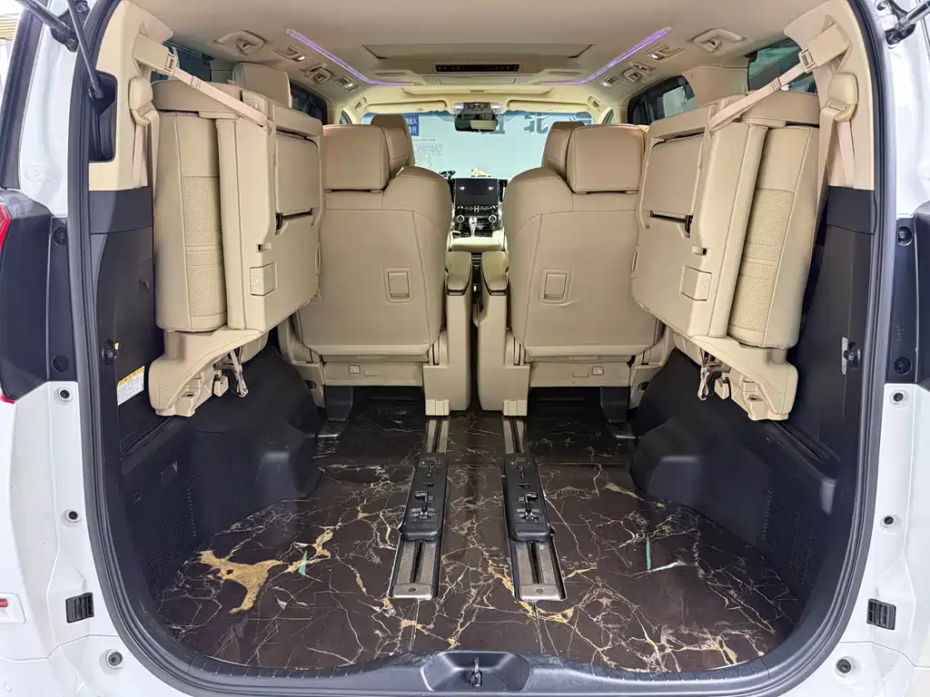 Toyota Alphard 2021 — фото 18