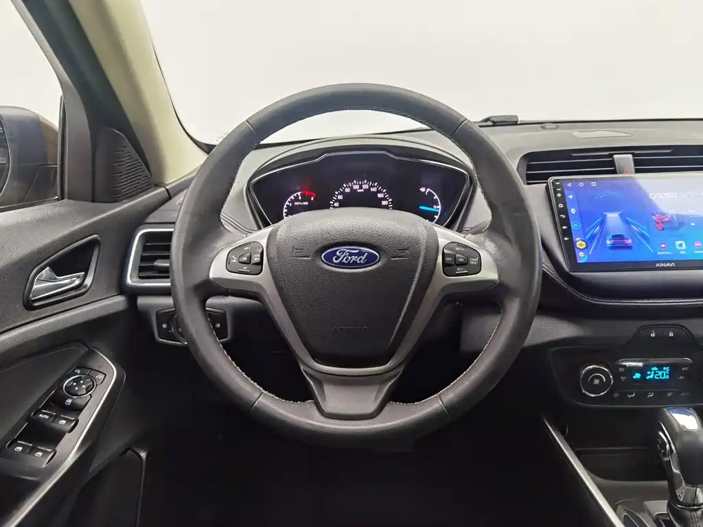 Ford Escort 2015 — фото 11
