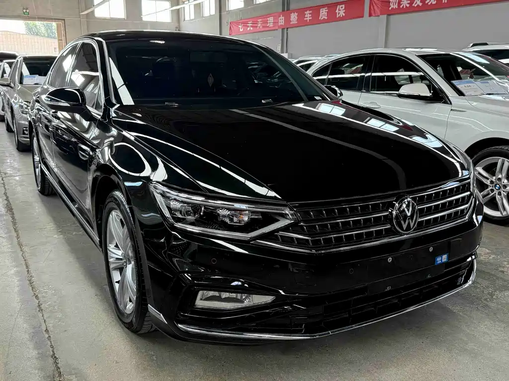 Volkswagen Magotan 2025