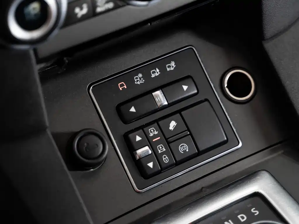 Land Rover Discovery 2016 — фото 16
