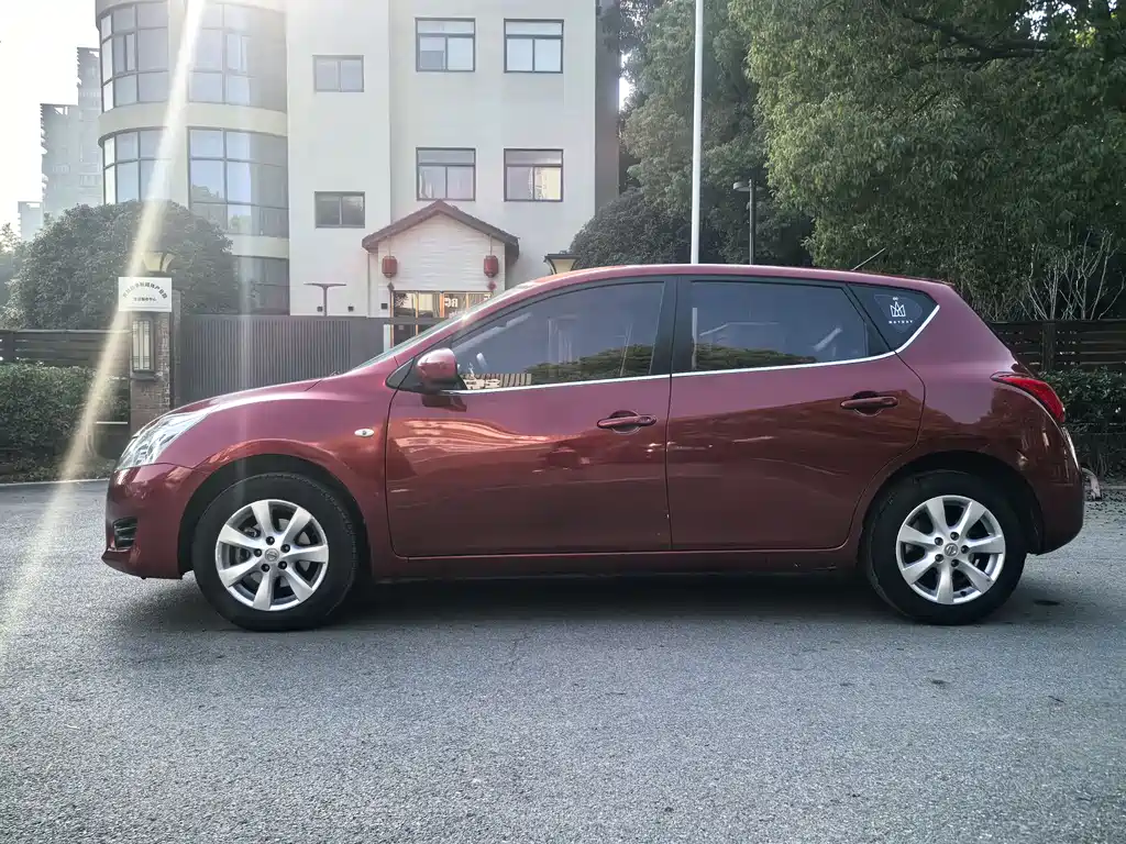 Nissan Tiida 2016 — фото 9