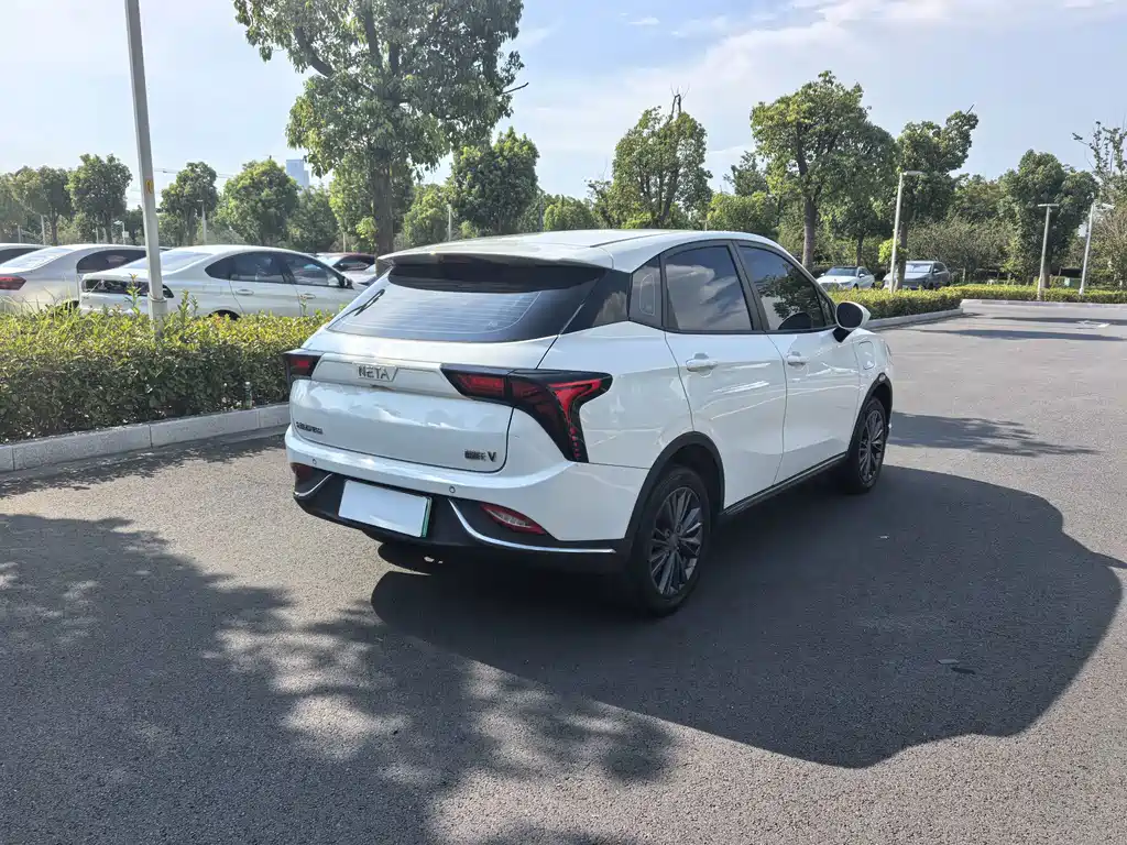 Neta V 2022