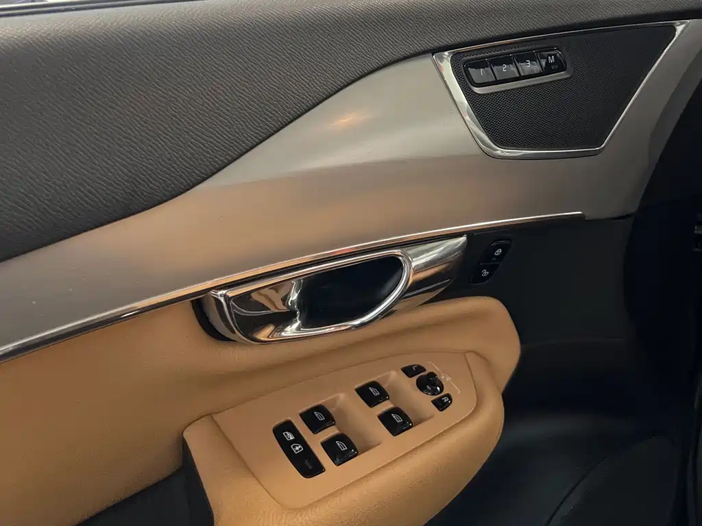 Volvo XC90 2016 — фото 12