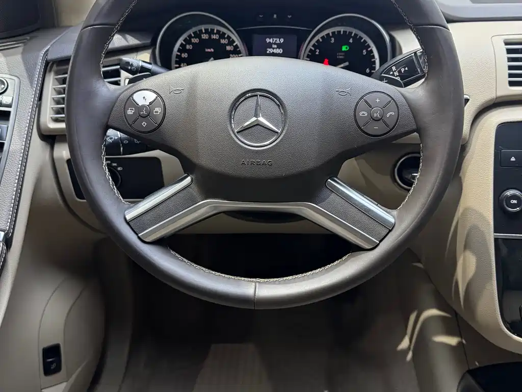Mercedes-Benz R-Class 2018 — фото 10