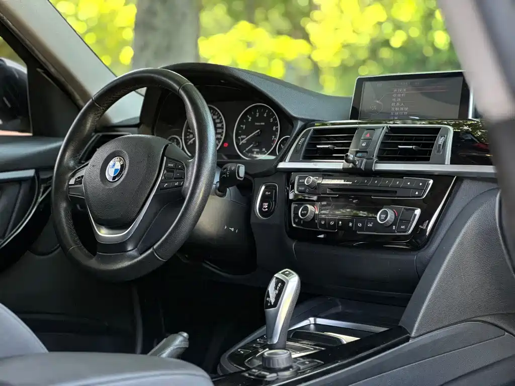 BMW 3 Series 2017 — фото 8