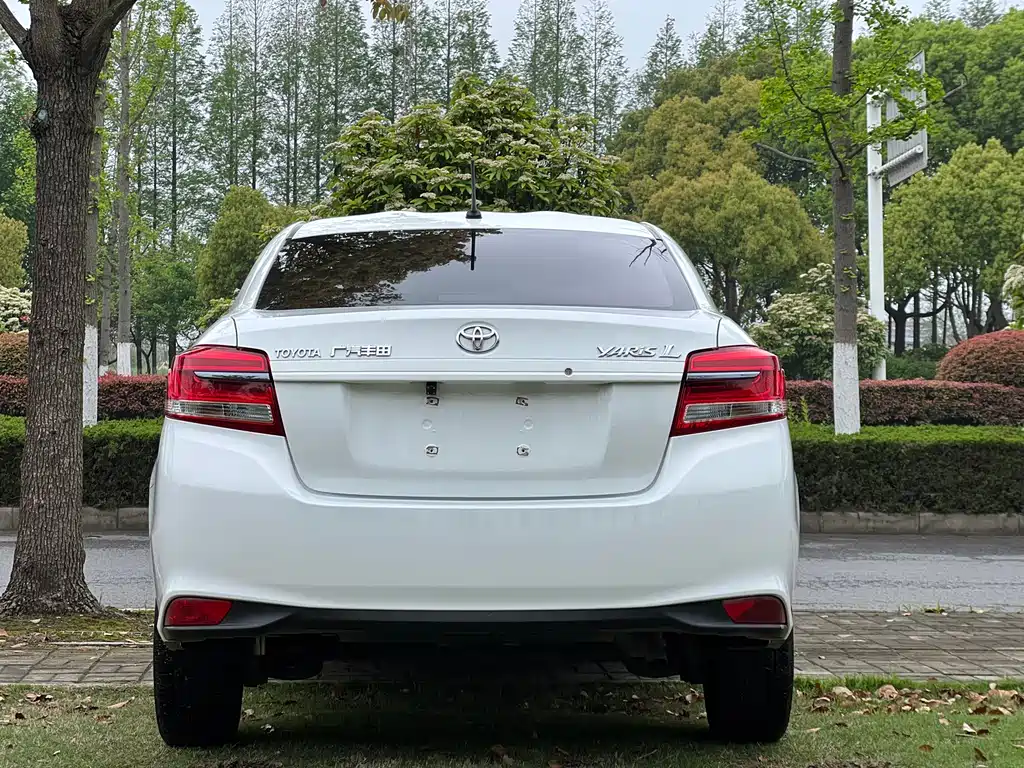 Toyota Yaris L 2019 — фото 8
