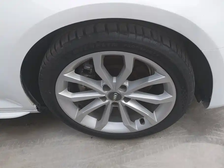 Audi A4L 2018