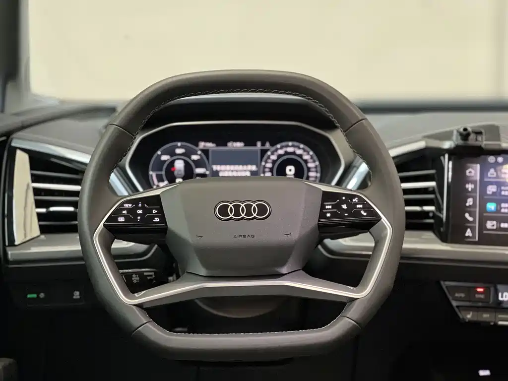 Audi Q4 E-Tron 2024 — фото 8