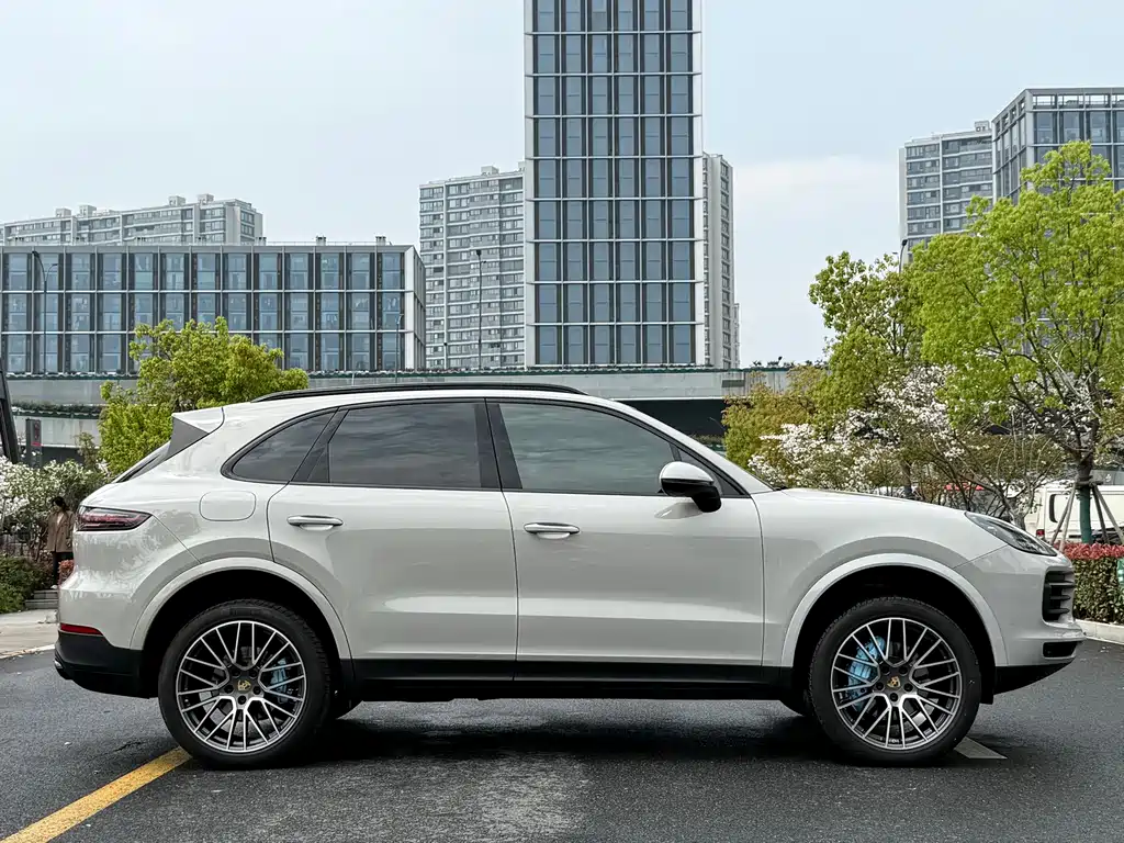 Porsche Cayenne 2023 — фото 4