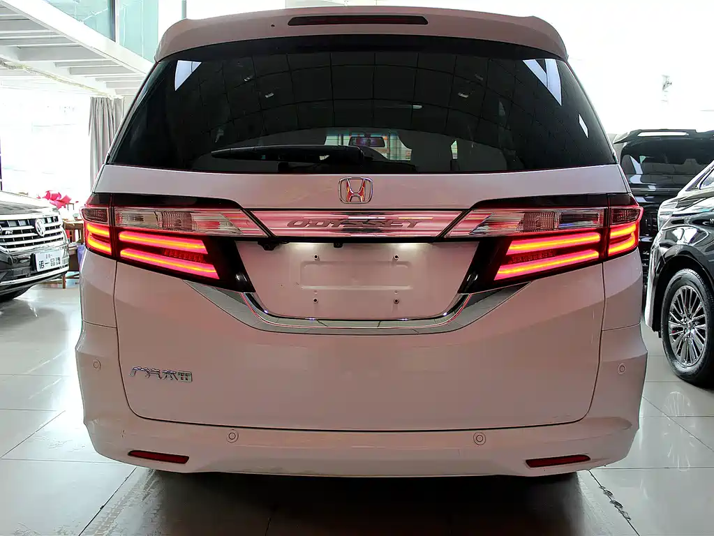 Honda Odyssey 2018 — фото 3