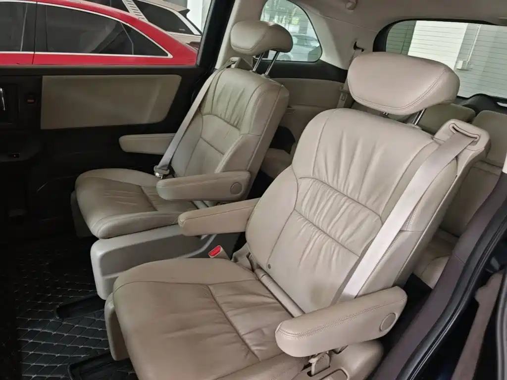 Honda Odyssey 2015 — фото 13