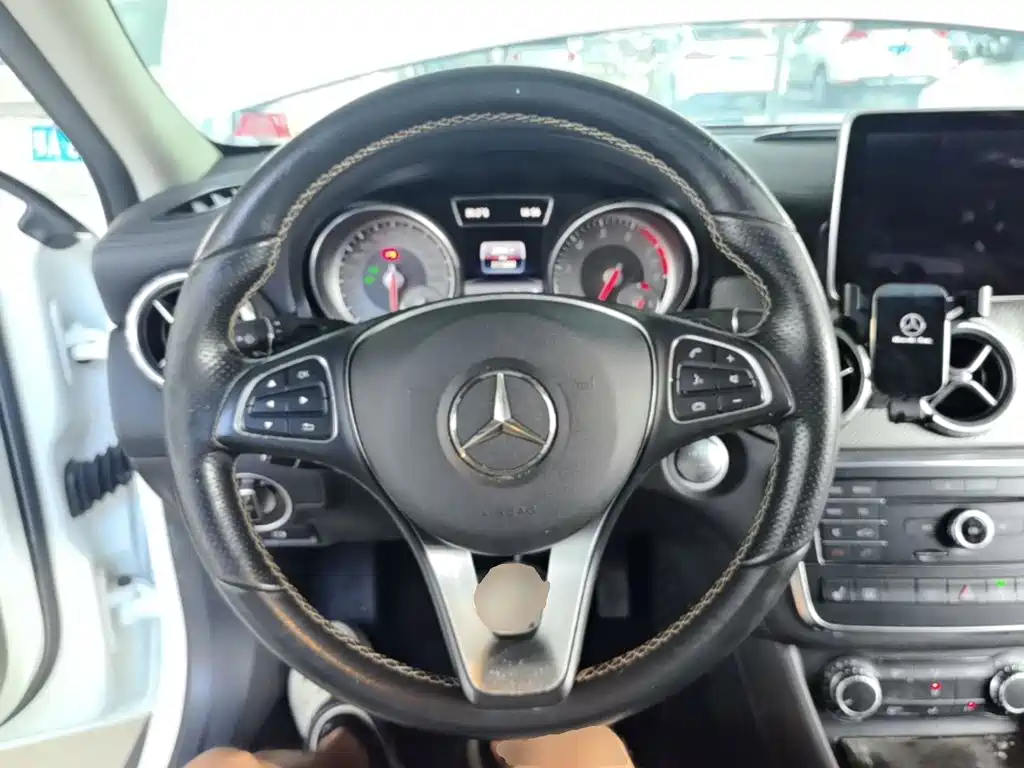 Mercedes-Benz GLA 2016 — фото 11