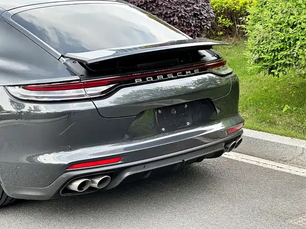 Porsche Panamera 2021