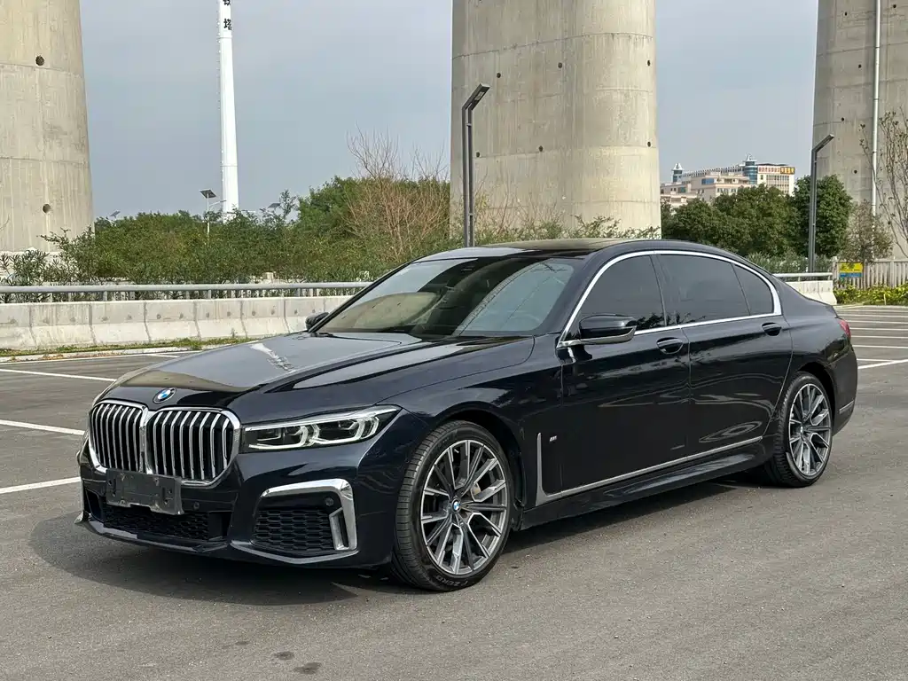 BMW 7 Series 2021 — фото 1