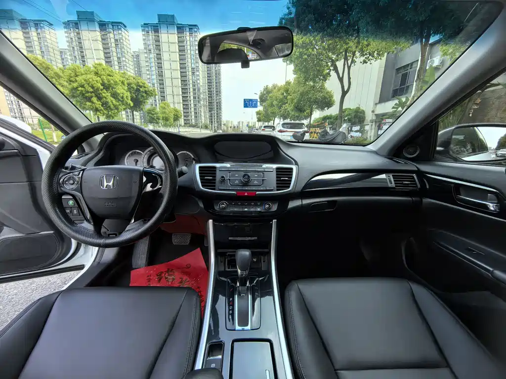 Honda Accord 2018 — фото 9