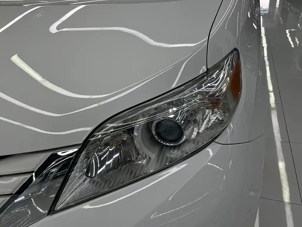 Toyota Sienna 2016 — фото 48