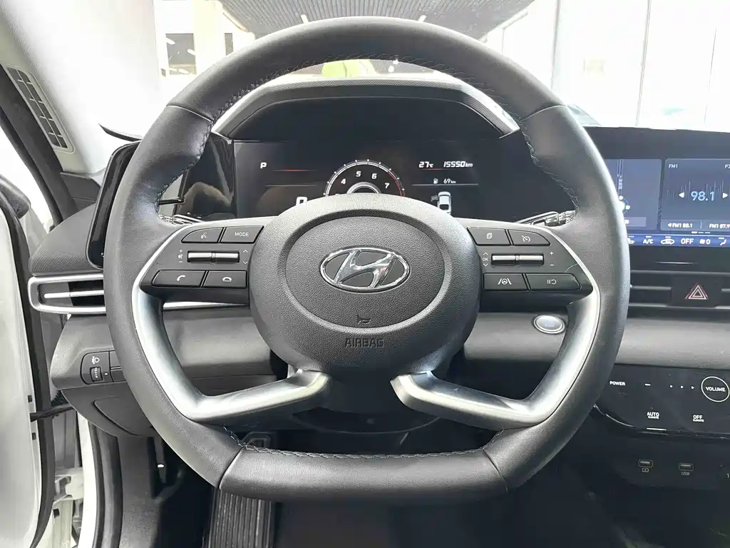 Hyundai Elantra 2022 — фото 8