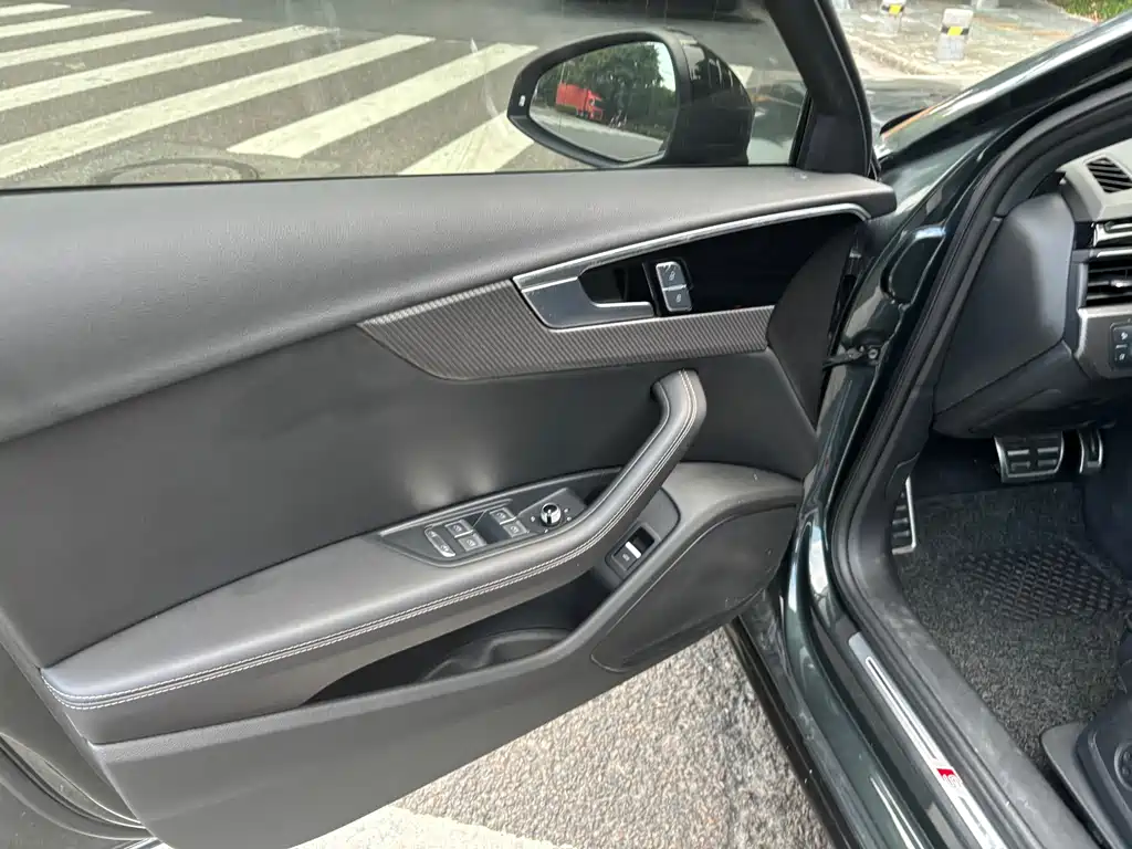 Audi A4L 2024