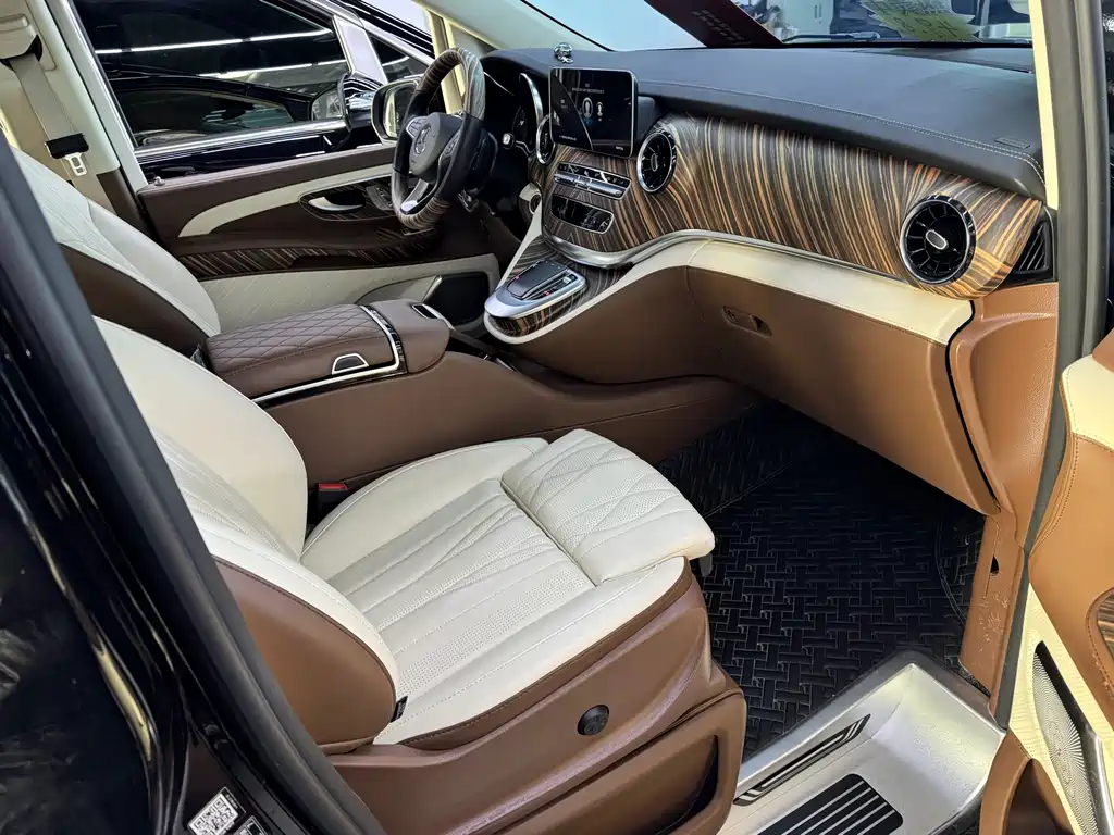 Mercedes-Benz V-Class 2024 — фото 12