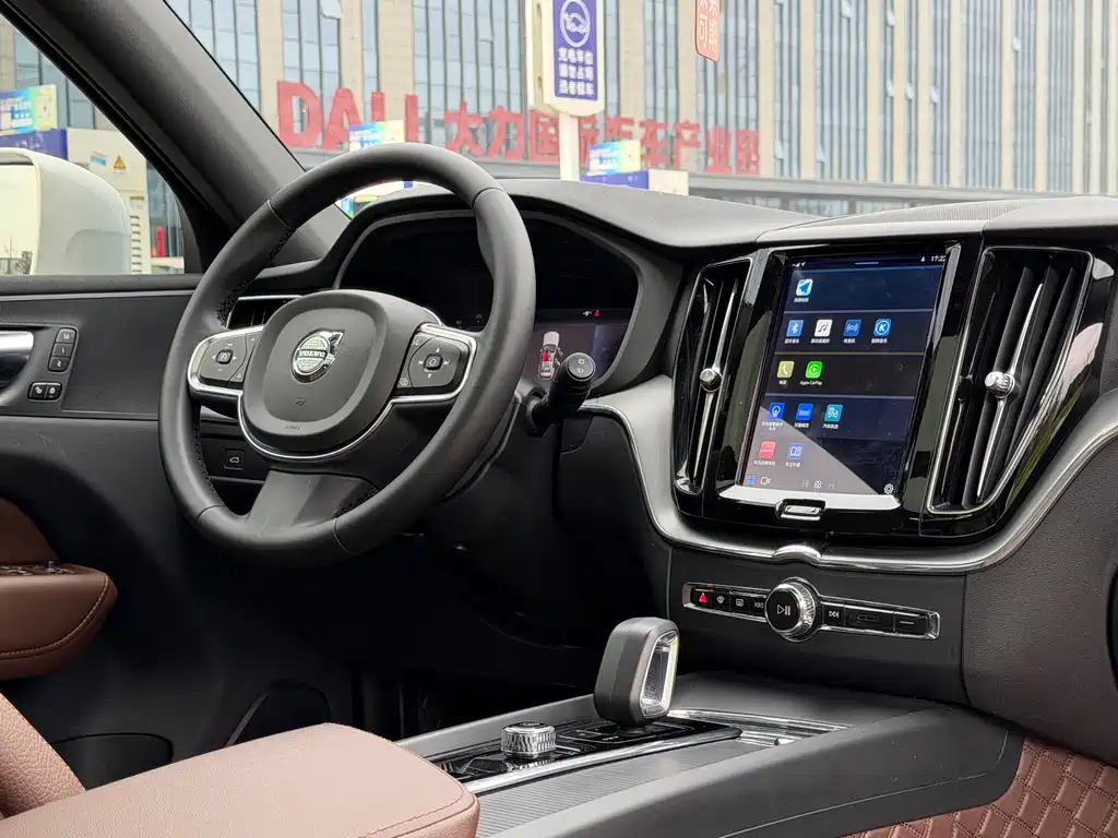 Volvo XC60 2022 — фото 14