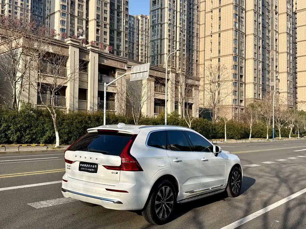 Volvo XC60 2022 — фото 9