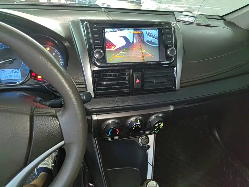 Toyota Yaris L 2016 — фото 13