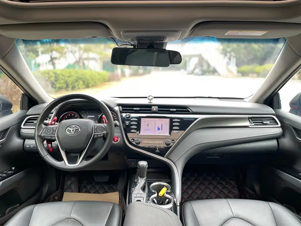 Toyota Camry 2018 — фото 13