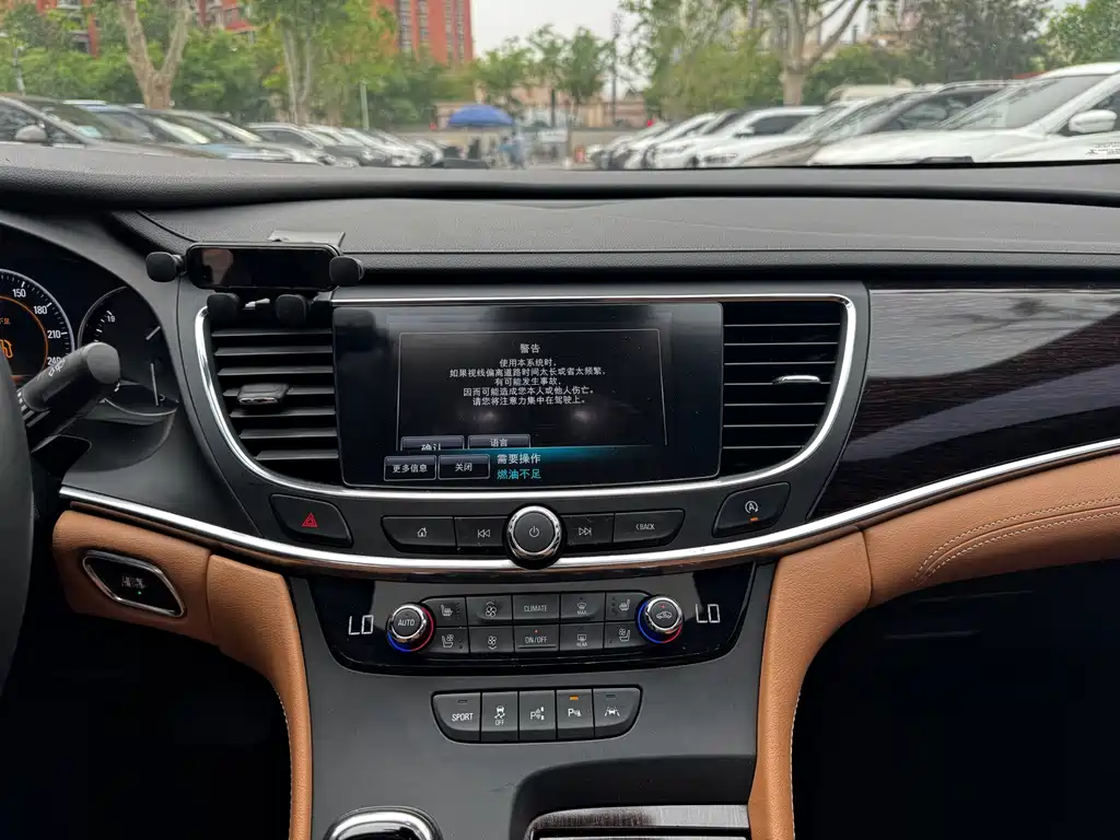 Buick LaCrosse 2017 — фото 9